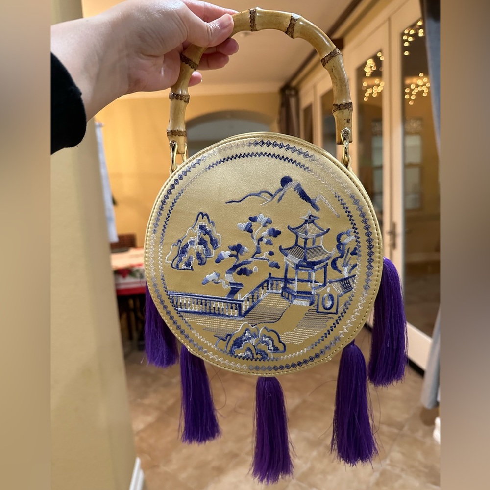 Vintage style Chinese embroidery round handbag - Picture 5 of 6